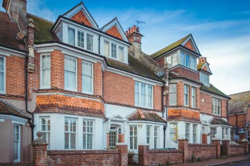 Shipside - spacious, stylish patio garden flat - Housity