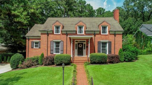 Capstone Pool House - Housity