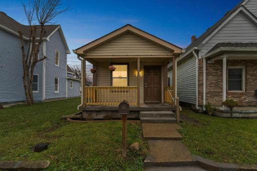 Updated Bunk House 4 Minutes to Lucas Oil - 8 Minutes to Downtown home - Housity