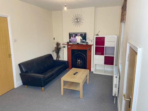 2 Beds! 1 Bedroom Flat Walthamstow Central - Housity