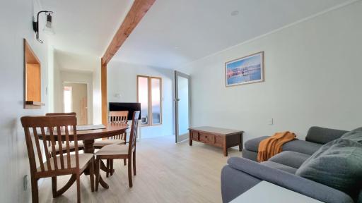 Lovely 2 - Bedroom Unit with Free Parking - Housity