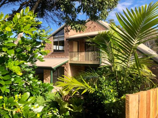 Bluff Road Beach House, Emerald Beach - Housity