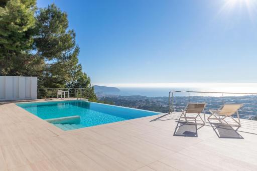 Luxury villa with stunning sea view - Housity