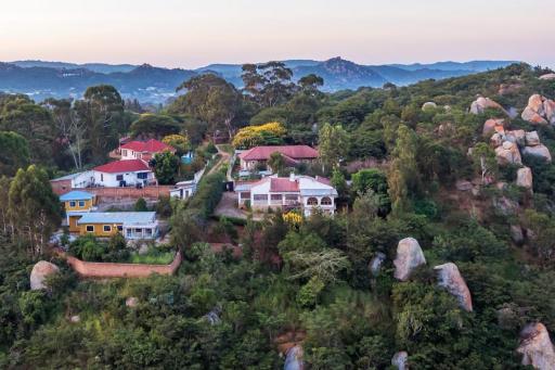 Hidden Valley Backpackers - Housity