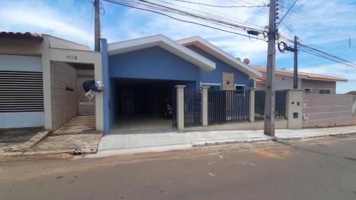 Casa linda 2 suite + 1 quarto + 1 banheiro - Housity