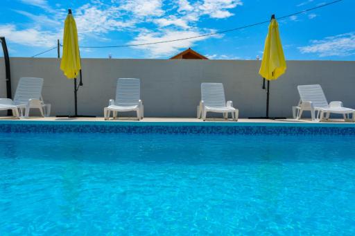 Villa Kutija with heated pool - Housity