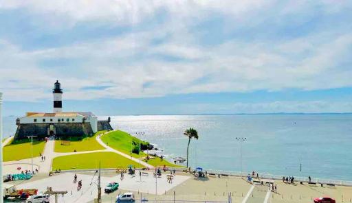 Apartamento no Farol da Barra. Vista deslumbrante para o mar! No circuito do Carnaval. Ao lado do Porto da Barra ! - Housity
