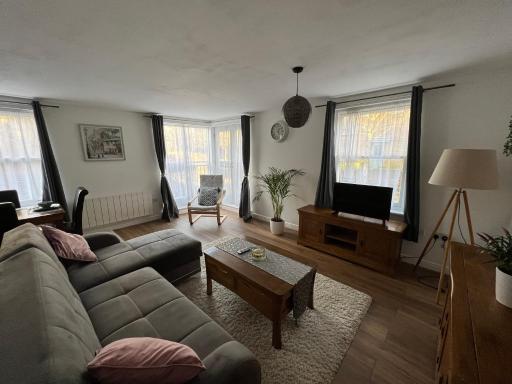 1 Bedroom Ground Floor Apartment ,Close to Centre,Parking - Housity