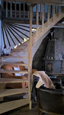 Beautiful Expansive House with Sea views, large private bedrooms available in shared house - Housity