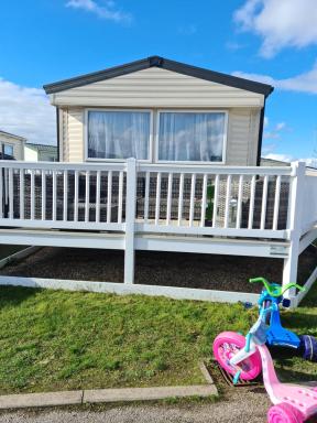 Static Delux Caravan - Housity