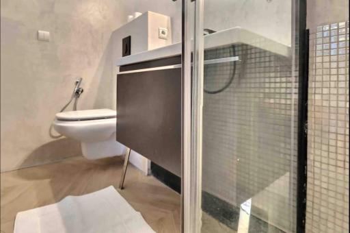 Beautiful Fully Renovated Centrally Located Studio - Housity