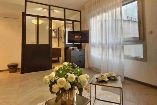 Beautiful Fully Renovated Centrally Located Studio - Housity