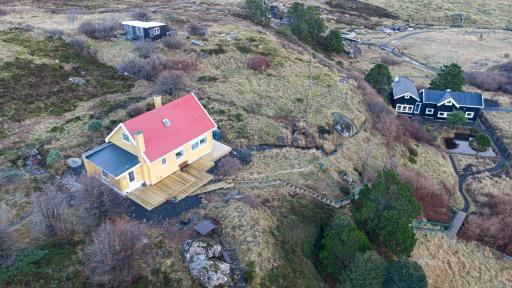 Red Robin - Vacation homes next to Svartifossur waterfall - Housity