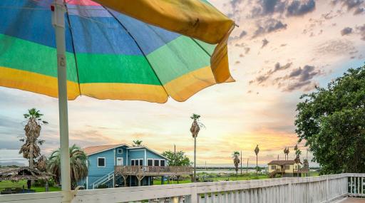 Waterfront Get-Away with Fishing, Crabbing, Kayaks - Housity