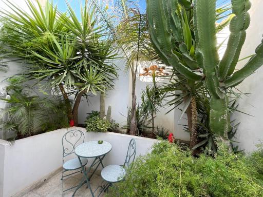 Macallè Suite Noto, charme e relax con giardino - Housity