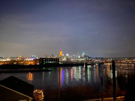 Riverfront Oasis: 5 min to DT Cincinnati - Housity