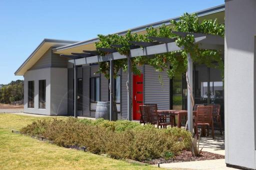 The Red Door @ Barossa Valley Vineyard View - Housity