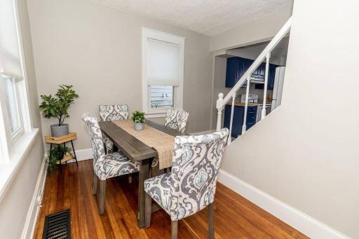 Cozy Riverfront Bungalow with Stunning Views - Housity
