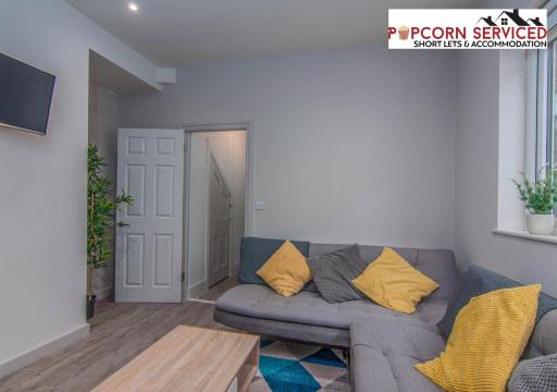 Monthly OFF - 6 Guest - 4 Beds - Free Parking by Popcorn Serviced Short Lets & Accommodation High Wycombe - Housity