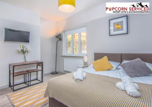 Monthly OFF - 6 Guest - 4 Beds - Free Parking by Popcorn Serviced Short Lets & Accommodation High Wycombe - Housity