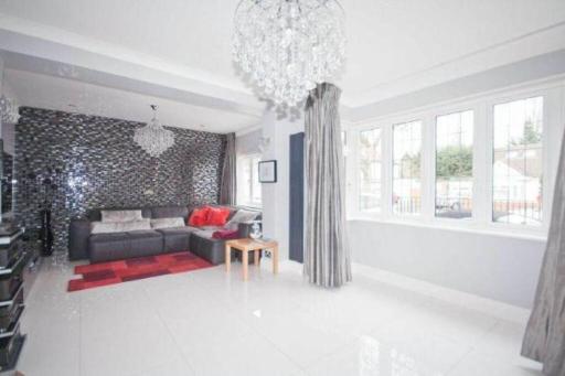 Luxury House in Pinner, 30 min to Central London!! - Housity