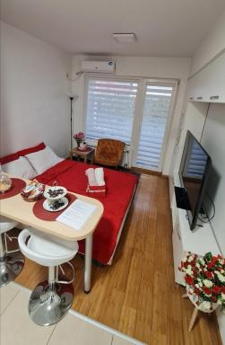 Elena 2 Apartment - Housity