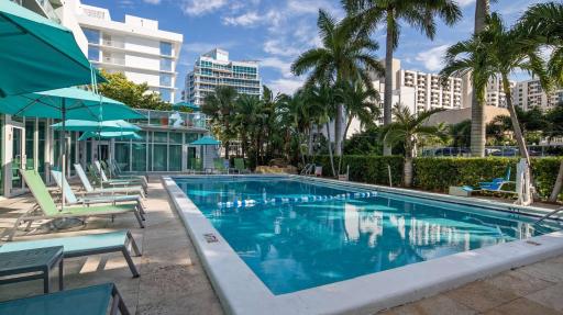 Best Western Plus Oceanside Inn - Housity