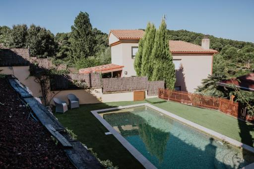 Collbato Resort. - Housity
