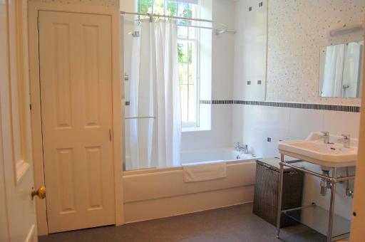 Regent Terrace, Central and Charming, Quiet - Housity