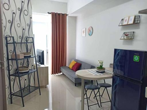 Apt Vasanta Inopark 1 BR Lnd4 dgn Infinity Pool, Onsen dan Netflix - Housity
