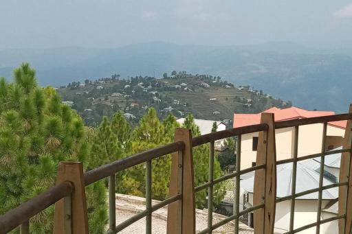 lovely one bed apartment with beautiful views of lush green mountains - Housity