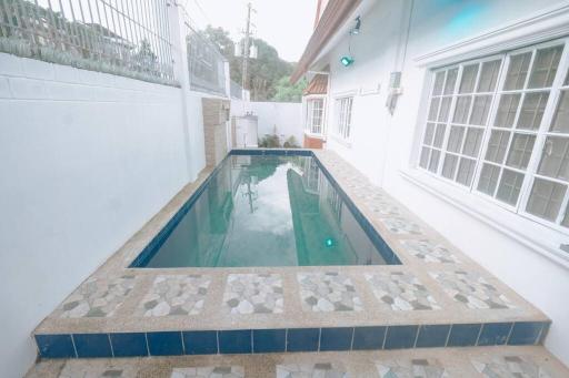 Tipolo White House - Housity