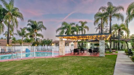 Fallbrook Country Inn - Housity