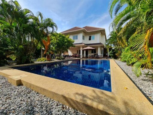Captivating 3-Bed Villa in Muang Pattaya - Housity