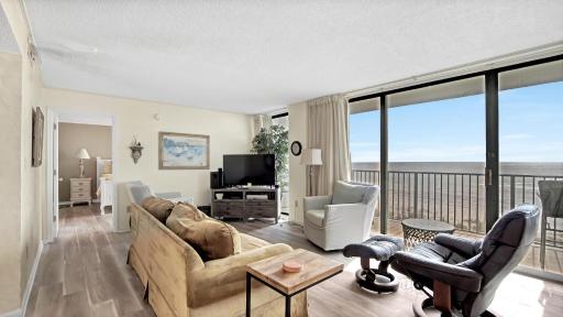 Seachase E102 - Housity