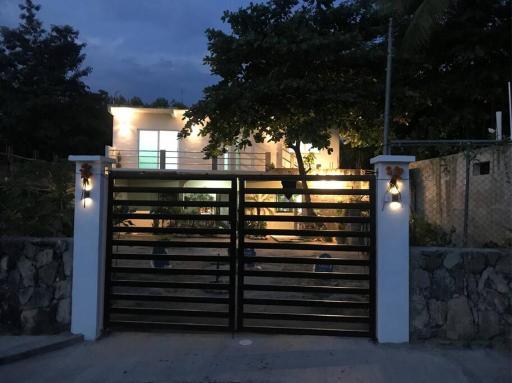 A media cuadra del parque central-Huatulco - Housity