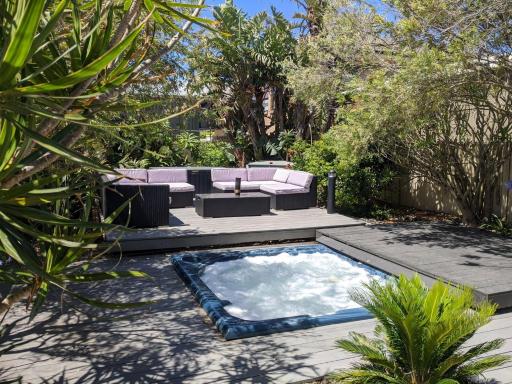 Sunset on Birubi pet friendly air con water views WI-FI and outdoor spa - Housity