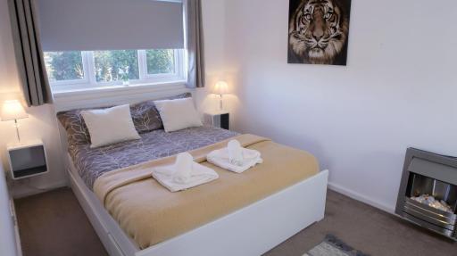 FREE parking, Central Location,1 Bedroom Apartment near Tattersalls - Housity