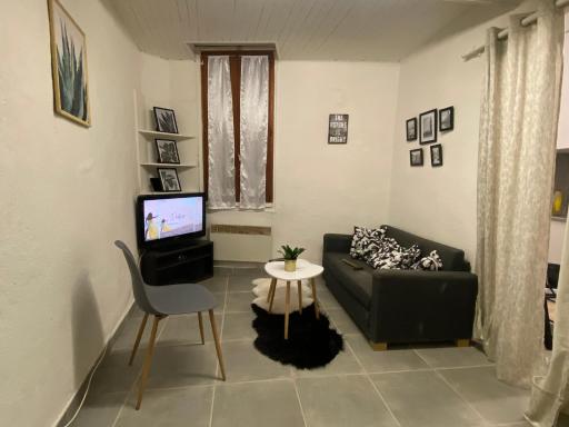 Aix City center Town hall 3 room apartment - Housity