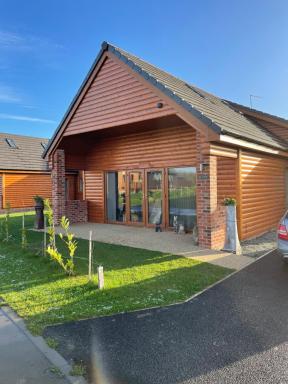 31 Cherry East Riding of Yorkshire Hot Tub & Fishing - Housity