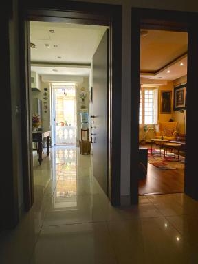 Valletta Collection - Merchant Str Apartment with large yard - Housity