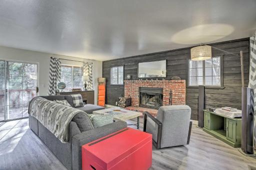 Cozy Cabin about 3 Mi to Lake Arrowhead Village! - Housity