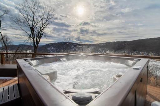 Exclusive High End Candlewood Lake retreat - Housity