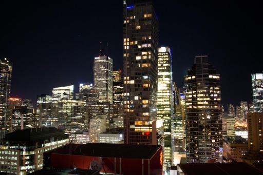 Downtown High-rise Condo- CN Tower View - Housity