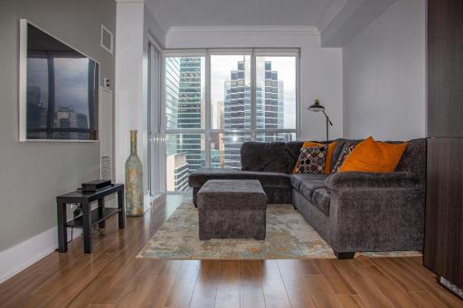 Downtown High-rise Condo- CN Tower View - Housity