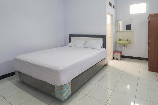 Angrumba Family Homestay Syariah near RSUD Caruban Mitra RedDoorz - Housity