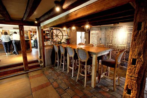 The Crown at Playhatch - Housity