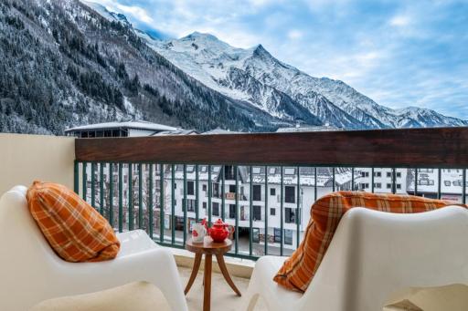 Apartment With Balcony And Mountain View - Housity