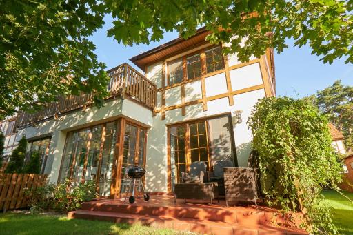 SeaYou Yellow House - Housity