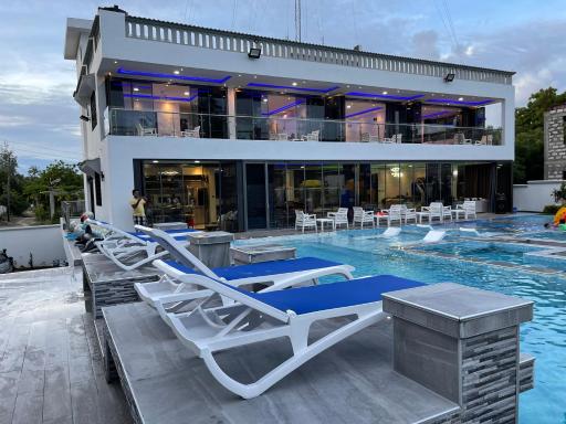 Bingo House Watamu, A Modern 5-Bedroom Villa with Pool, A Kids Heaven - Housity